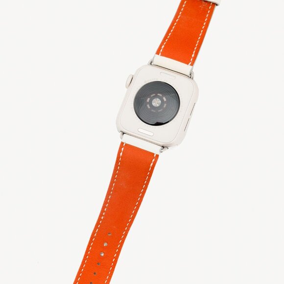Apple Watch SE with Hermes Blanc Leather Single Tour Band - Picture 4 of 7